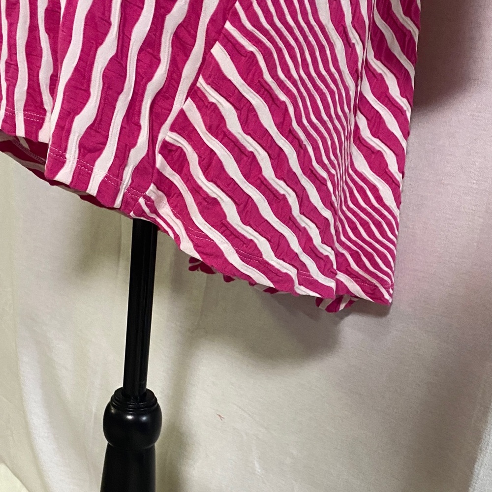 IC Collection by Connie K Vibrant Pink and White Women's Tunic Rayon Textured - Picture 3 of 8